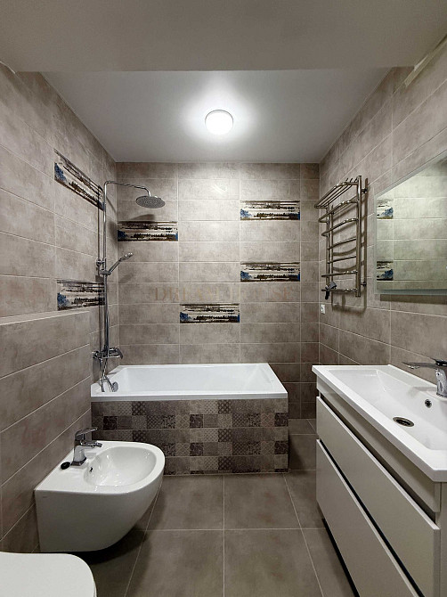 Величезна квартира з ремонтом в ЖК Центральний Преміум Ирпень - изображение 2