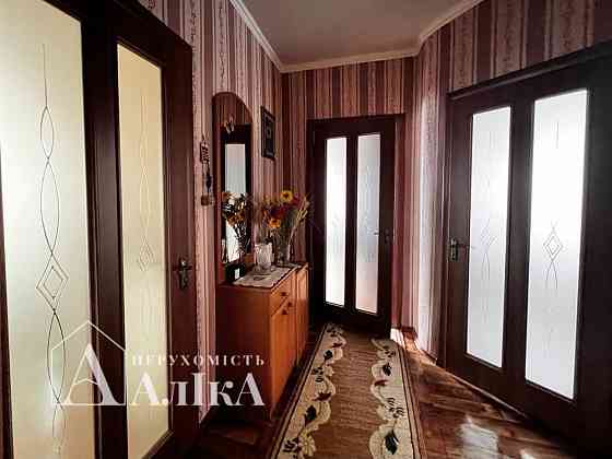 Продам велику 3-кімнатну квартиру з ремонтом в затишному місці Кам`янець-Подільський