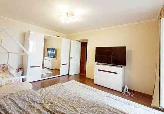 Продам 3к 71м Дніпровська набер 13 Березняки Цегляний Видовий Будинок Киев