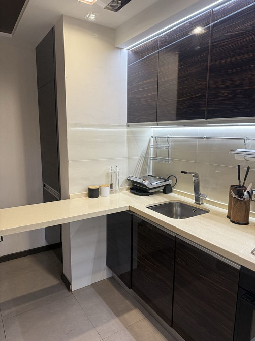 Продам 4-х комнатную квартиру с мебелью и техникой Лозовая - изображение 3