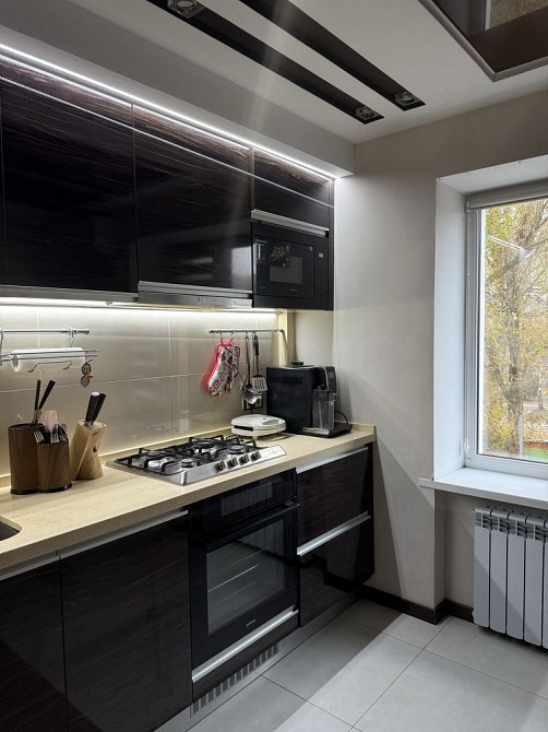 Продам 4-х комнатную квартиру с мебелью и техникой Лозовая - изображение 2