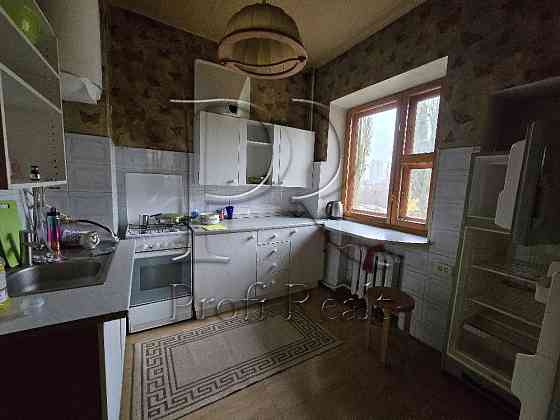 Продаж 2 кімн. квартири сталінка, вулиця Бориса Гаріна (Дачна) 64 Киев