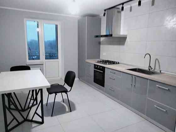 Поділ 1-о кімн.кв. в новому будинку з ремонтом Полтава