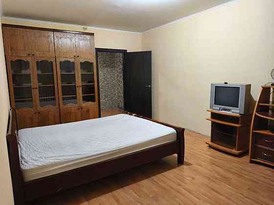 Здам в довгострокову оренду 1 кімн. Квартиру на Позняках, 1 поверх Киев