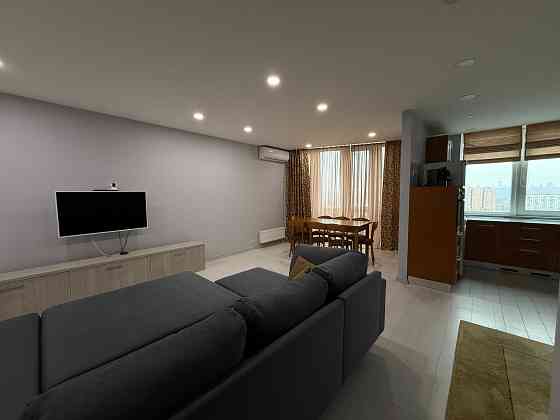 Здам довгостроково видову 3-к квартиру, Київ, Дніпровський, 1000 $/міс Киев