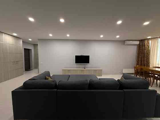 Здам довгостроково видову 3-к квартиру, Київ, Дніпровський, 1000 $/міс Киев