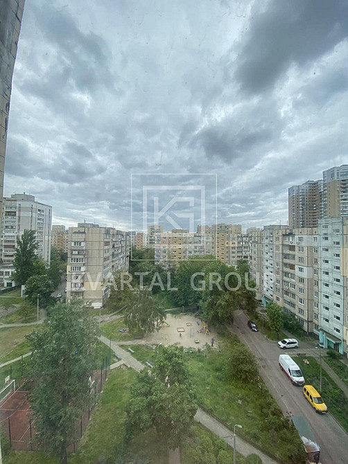 3ка під ремонт м. Лівобережна Киев - изображение 1