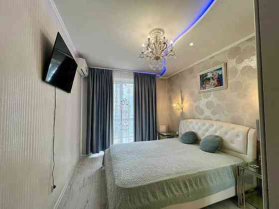 Укомплектована трикімнатна з терасою біля Епіцентру Ивано-Франковск