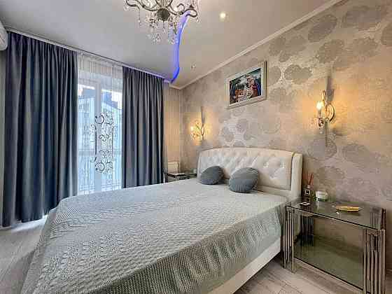 Укомплектована трикімнатна з терасою біля Епіцентру Ивано-Франковск