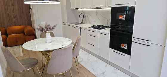 Центр, Кухня-вітальня+дві окремі кімнати, гардеробна, р-н Бандери Ивано-Франковск