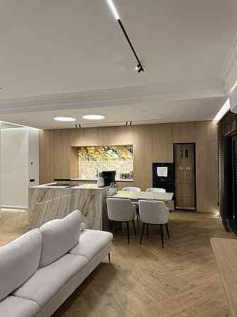 Видова дизайнерська квартира преміум-класу з видом на озеро Рівне