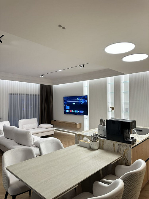 Видова дизайнерська квартира преміум-класу з видом на озеро Рівне - зображення 2