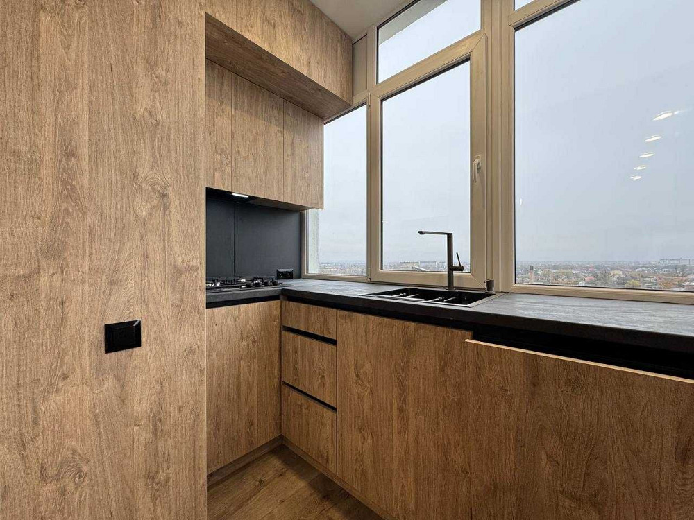 Велика 1 кім+кухня-студія, окремий гардероб, укоплектована в центрі Ивано-Франковск - изображение 6