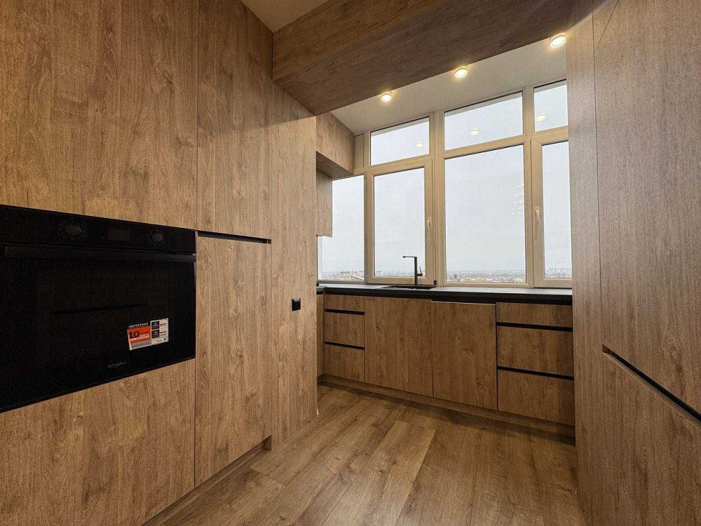 Велика 1 кім+кухня-студія, окремий гардероб, укоплектована в центрі Ивано-Франковск - изображение 1