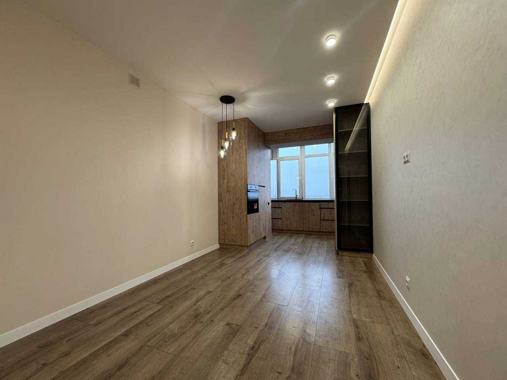 Велика 1 кім+кухня-студія, окремий гардероб, укоплектована в центрі Ивано-Франковск - изображение 2