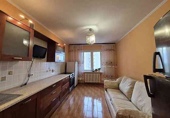 Продаж видової 3 кімнатної квартири, вул. Милославська 4 Киев