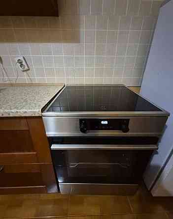 Продаж видової 3 кімнатної квартири, вул. Милославська 4 Киев