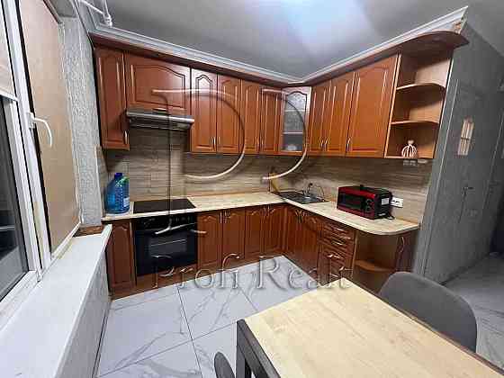 Оренда 3 к. кв. вул. Драгоманова 13/10, Дарницький р-н, м. Позняки Киев