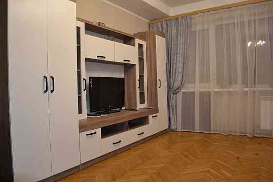 Здаю СВОЮ 2х кв. Берестейський пр 12. довгостроково,недалеко від метро Киев