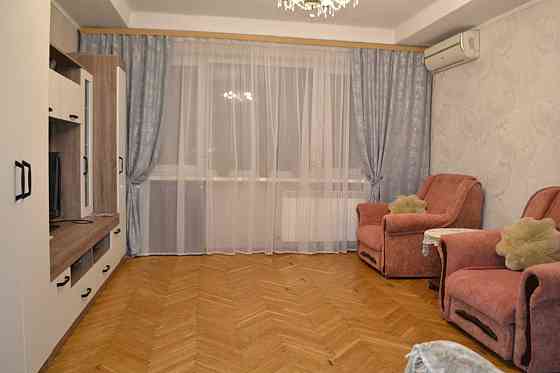 Здаю СВОЮ 2х кв. Берестейський пр 12. довгостроково,недалеко від метро Киев