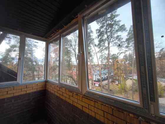 Купити двокімнатну квартиру з ремонтом в Ірпені. Балкон з видом на ліс Ирпень