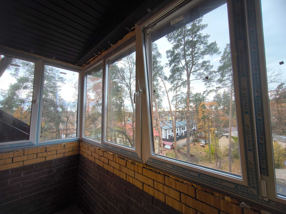 Купити двокімнатну квартиру з ремонтом в Ірпені. Балкон з видом на ліс Ирпень - изображение 5