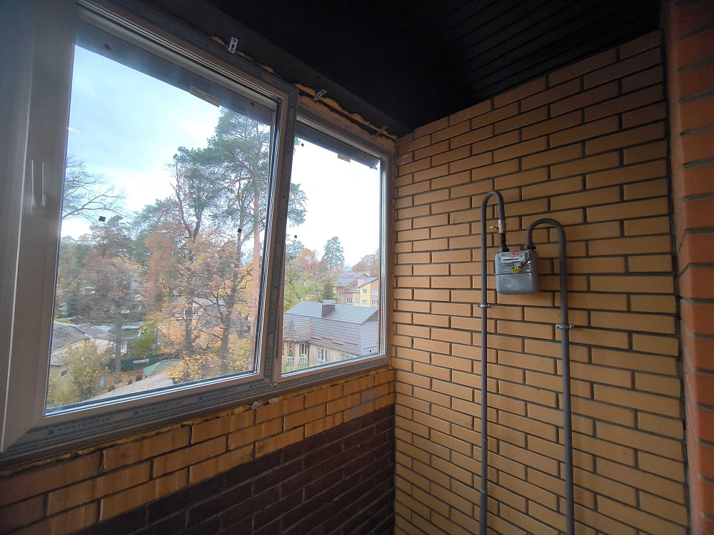 Купити двокімнатну квартиру з ремонтом в Ірпені. Балкон з видом на ліс Ирпень - изображение 4