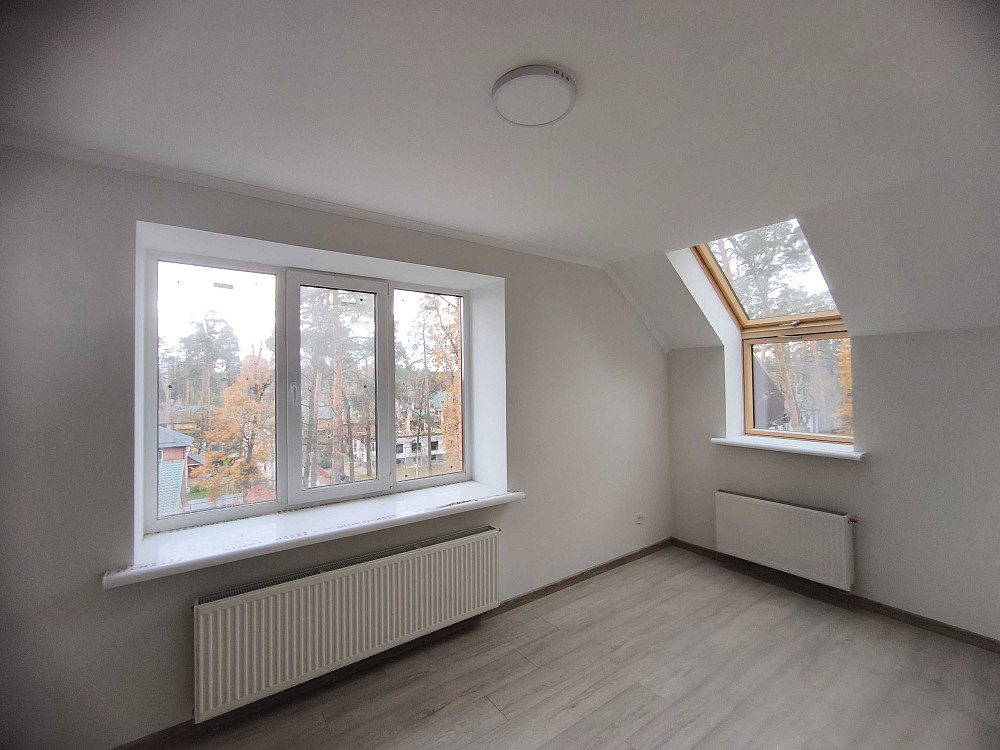 Купити двокімнатну квартиру з ремонтом в Ірпені. Балкон з видом на ліс Ирпень - изображение 1