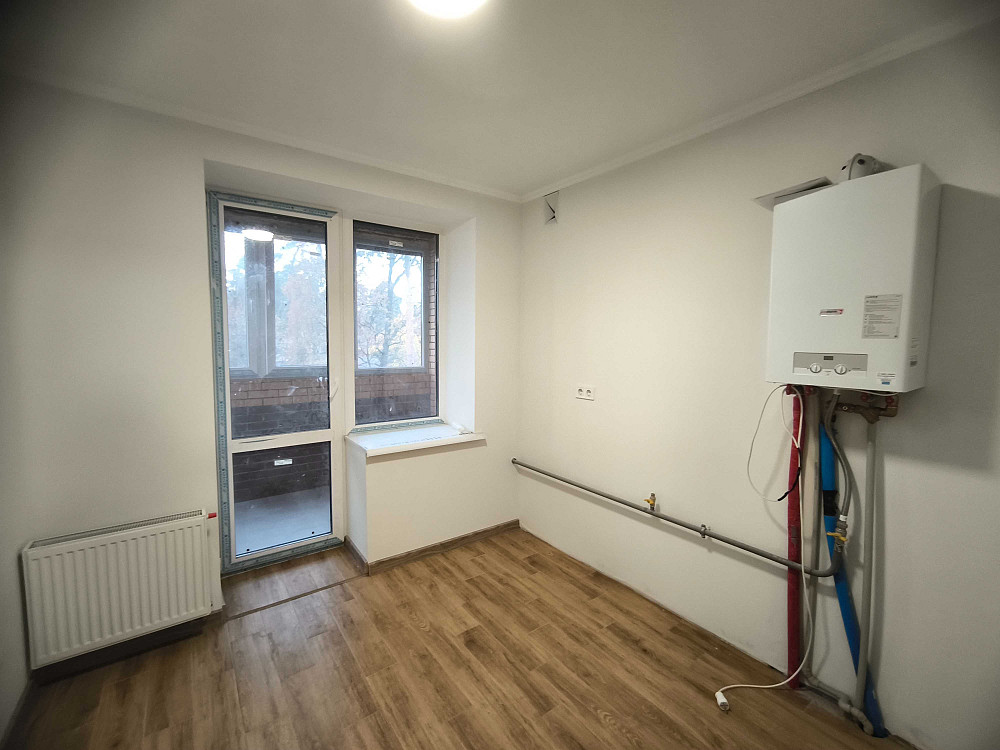 Купити двокімнатну квартиру з ремонтом в Ірпені. Балкон з видом на ліс Ирпень - изображение 3