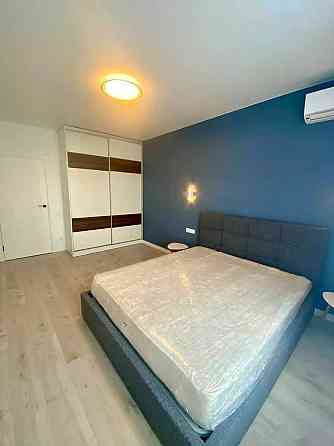 Простора квартира ЖК Славутич вулиця Зарічна метро Славутич Бажана Киев