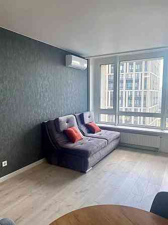 Простора квартира ЖК Славутич вулиця Зарічна метро Славутич Бажана Киев