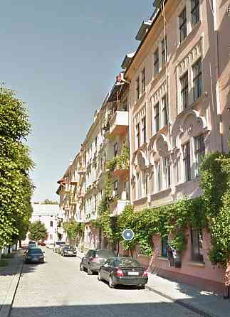 Продається 4 км квартира ( 132,3м.) навпроти облдержадміністрації Чернівці