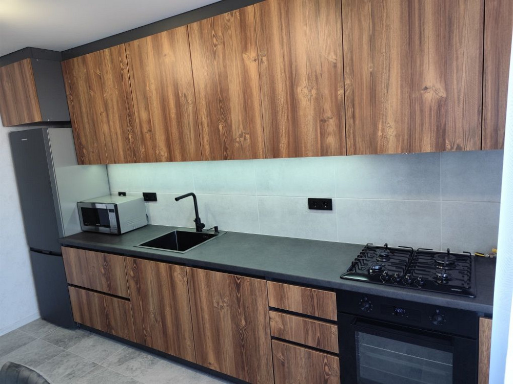 Трикімнатна квартира в самому центрі з ремонтом і меблями Каменец-Подольский - изображение 2