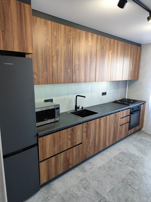 Трикімнатна квартира в самому центрі з ремонтом і меблями Каменец-Подольский - изображение 1