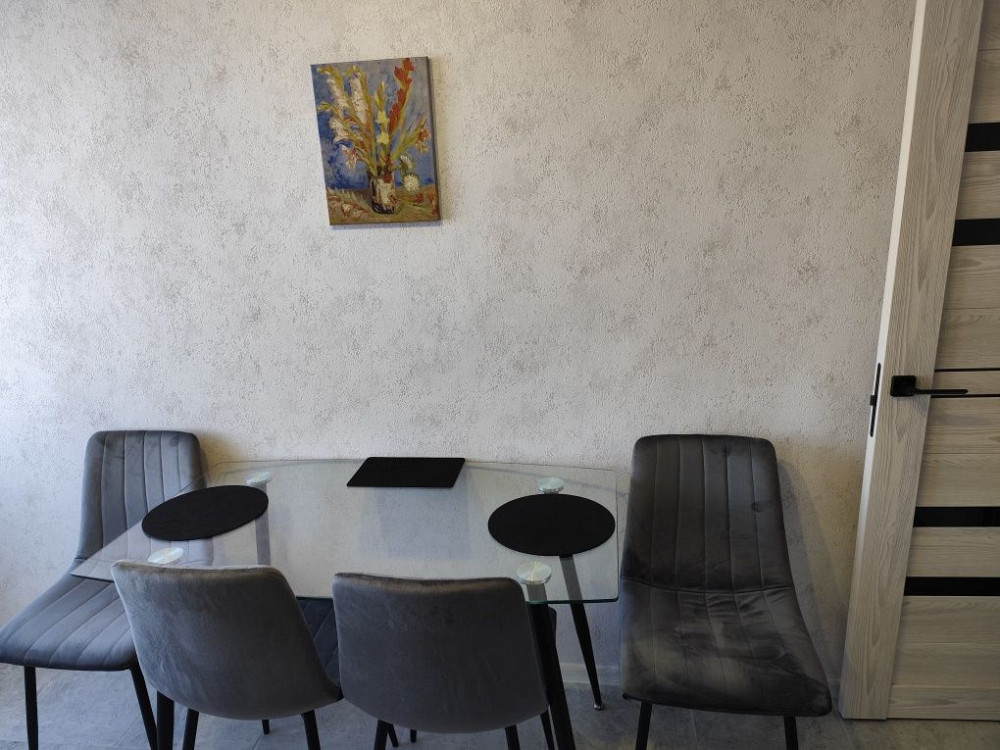 Трикімнатна квартира в самому центрі з ремонтом і меблями Каменец-Подольский - изображение 3