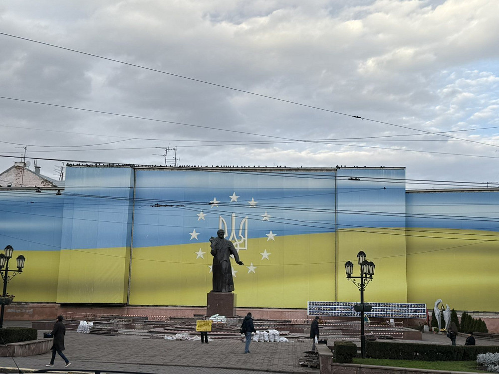 ВЛАСНИК Продам 2 кімнатну квартиру в самому центрі міста Чернівці Чернівці - зображення 1