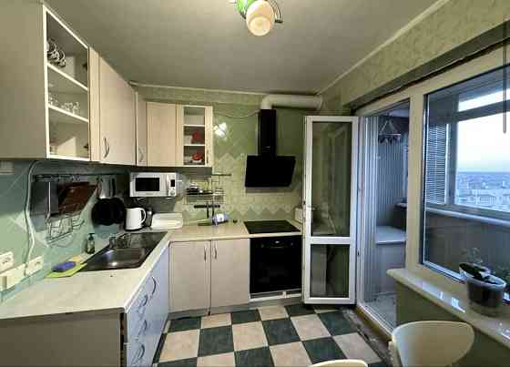 Простора 2-кімнатна квартира 55 м² вул. Милославська 32-В Киев