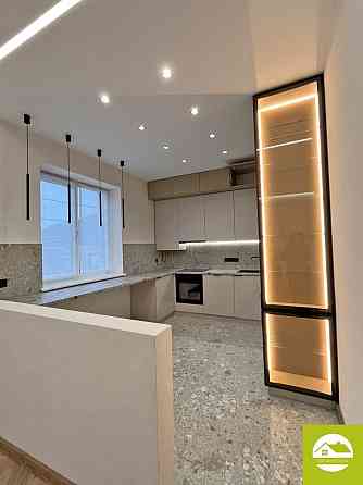 Продається сучасна трикімнатна квартира Мукачево