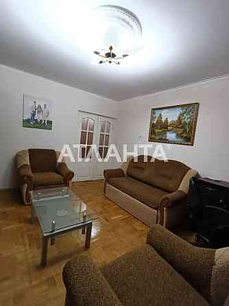 3-х кімнатна, 1 поверх, Майдан Чернівці