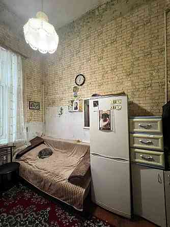 продам коммунальную квартиру, центр, 2 комнаты Дніпро