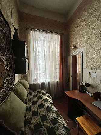 продам коммунальную квартиру, центр, 2 комнаты Дніпро