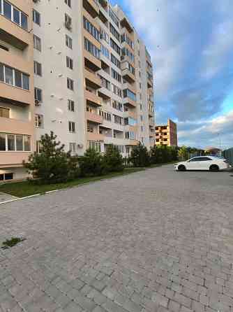 Продам квартиру в Хлебодарском в новом кирпичном доме, средний этаж Хлібодарське