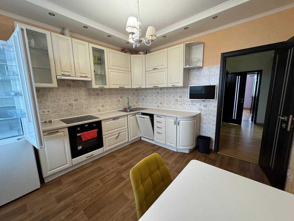 Простора Євро 3кк 602м2, оформлення 2%, ЦЕНТР Буча - зображення 1