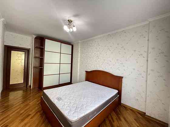 Трикімнатна ,новобудова по вулиці Руській , р- н меблі  Майя Чернівці