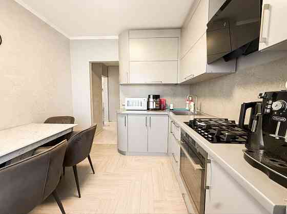 Продаж 2к квартири вул. І.Зріні Мукачево