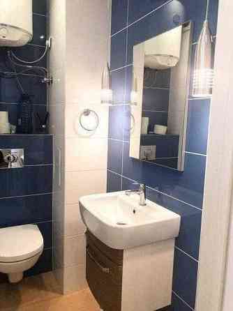 Двокімнатна роздільна. Феодосійська 3В. метро Деміївська 5 хв Киев