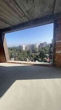 Квартира в центрі міста з терасою і видом на парк. Ірпінь