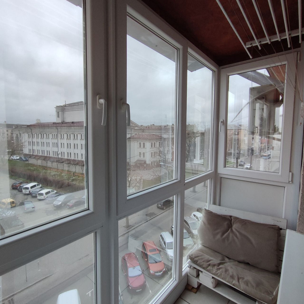 Продаж 2-кім. квартири, центр, Драмтеатр Ровно - изображение 1