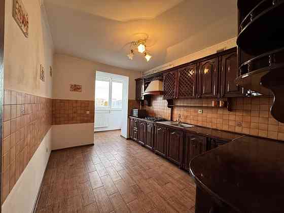 Продам двокімнатну  в центральній частині міста Івано-Франківськ