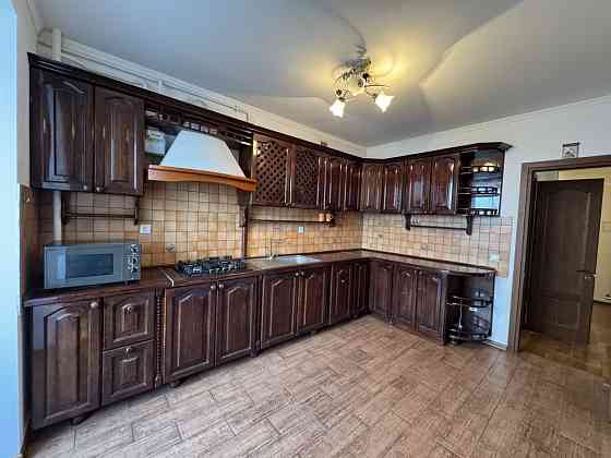 Продам двокімнатну  в центральній частині міста Івано-Франківськ